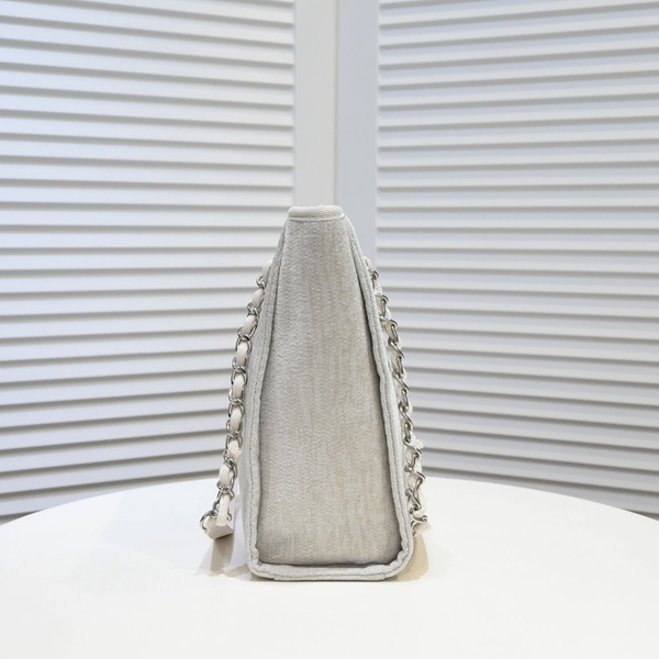 シャネルバッグ背面デザイン